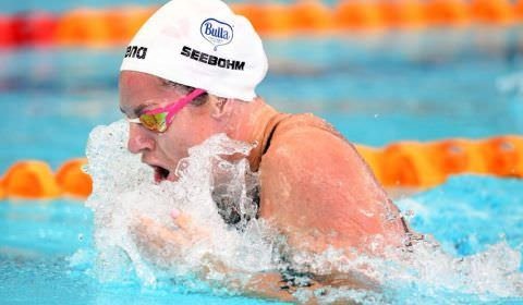 Com duas notas 10 na piscina, chinesa de 14 anos evoca a lenda Comaneci