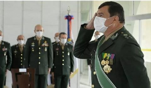 Envergonhado", Alto Comando do Exército quis que comandante se demitisse