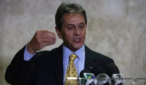 Alexandre de Moraes determina prisão do ex-deputado Roberto Jefferson