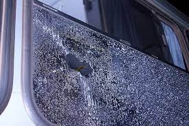 Trinta ônibus são depredados em domingo de forte