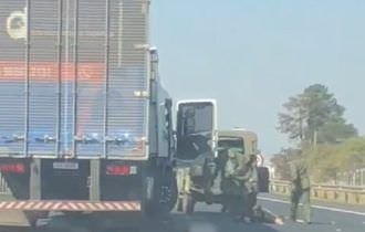 Viatura de Fuzileiros Navais impede roubo de caminhão (Veja o vídeo)