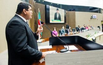 ‘O que seria do mundo sem a presença do psicólogo?’, questiona Allan em reunião solene na CMM