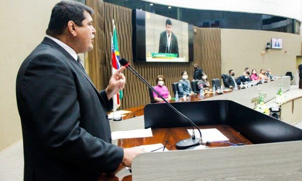 ‘O que seria do mundo sem a presença do psicólogo?’, questiona Allan em reunião solene na CMM