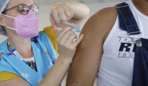 Vacina contra a Covid-19 está disponível em 36 pontos estratégicos nesta terça-feira em Manaus