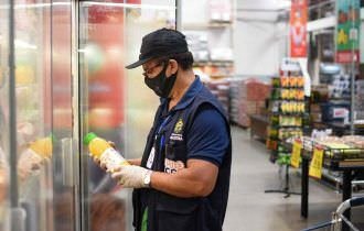 Procon-AM apreende produtos impróprios para o consumo em supermercado na zona oeste