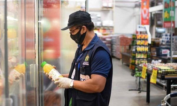 Procon-AM apreende produtos impróprios para o consumo em supermercado na zona oeste