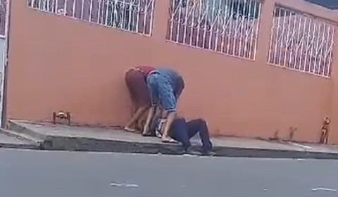 Ladrão é espancado por populares no Grande Vitória (Veja o vídeo)