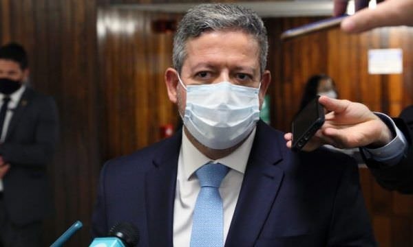 Lira demonstra insatisfação com política da Petrobras diante da crise energética