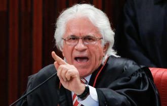 Bolsonaro nomeia filho de ministro do STJ para Conselho Nacional de Justiça