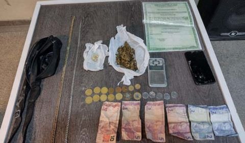 Dupla é detida suspeita de tráfico de drogas em cemitério indígena