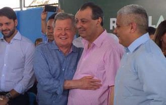 Arthur e Omar aparecem empatados em pesquisa para o Senado