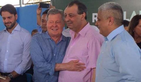 Arthur e Omar aparecem empatados em pesquisa para o Senado