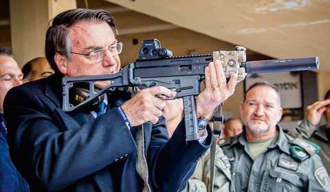 STF deve barrar decretos que flexibilizam porte de armas, avalia jurista