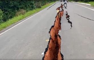 URGENTE: BR-319 racha ao meio e trânsito pode parar a qualquer momento