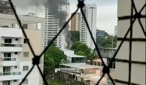 URGENTE: Bombeiros são acionados para apagar fogo em transformador (veja o vídeo)