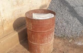 Bebê com cordão umbilical é encontrada dentro de lixo em Miguel Pereira.