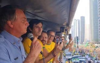 Bolsonaro comete crime de responsabilidade ao incitar população contra STF