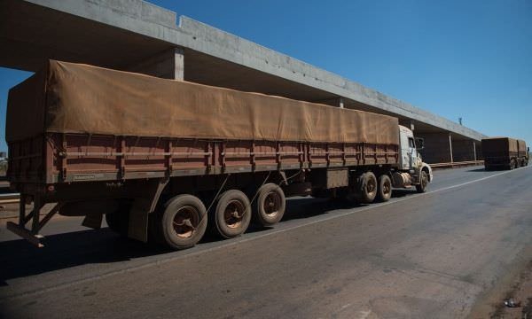 Bolsonaro e Tarcísio Gomes de Freitas pedem desbloqueio de rodovias