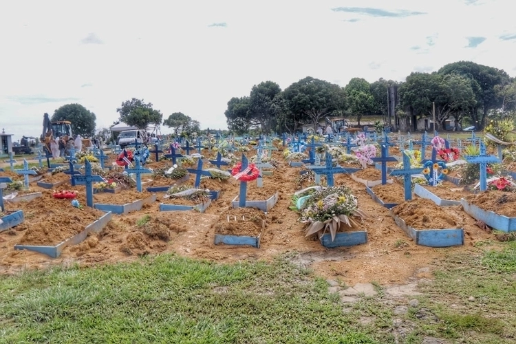 Manaus registra 32 enterros nesta quarta