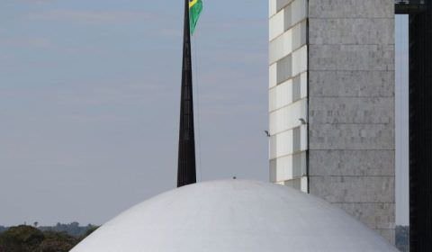 Congresso analisa vetos presidenciais e projetos de lei nesta segunda-feira (27)