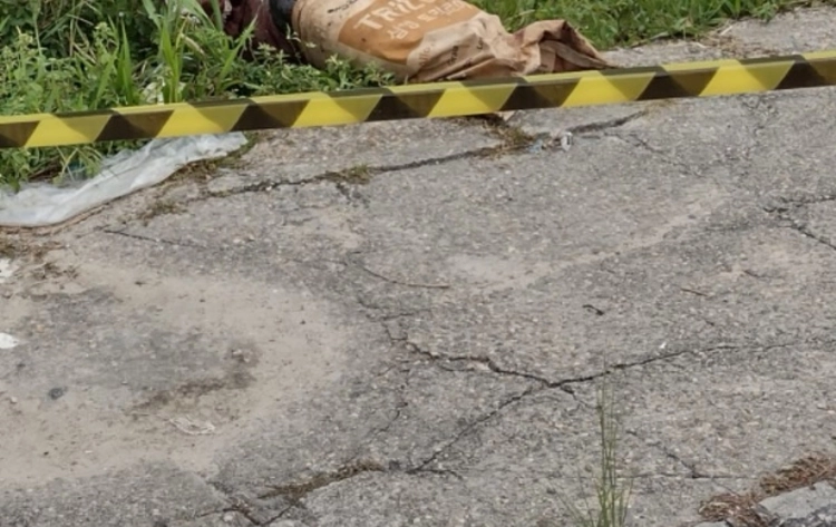 Corpo achado dentro de saco em Manaus levou 7 facadas no pescoço e quase foi esquartejado