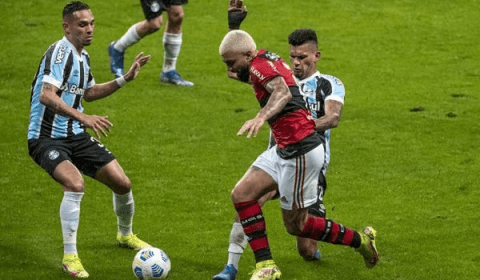 Flamengo x Grêmio: duelo destoa dentro de campo e pega fogo fora dele