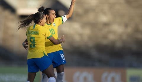 Com golaço de Marta e brilho de novata, Brasil bate Argentina de novo