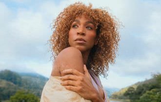 Após ser cancelada, Karol Conká volta a brilhar e é escalada para participar da trilha sonora do FIFA22