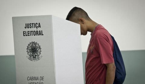 Barroso reafirma segurança de urnas eletrônicas durante testes no RJ