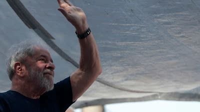 Lula amplia vantagem e venceria Bolsonaro no 2º turno, aponta nova pesquisa; Veja os números