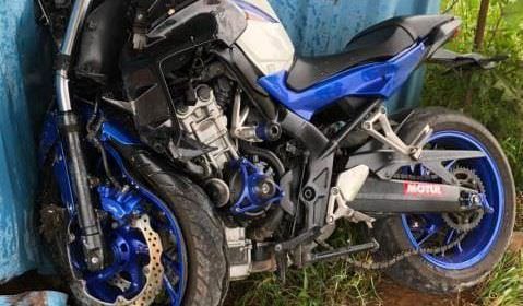 Homem morre em grave acidente após colidir em contêiner