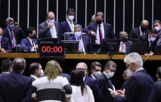 Câmara aprova texto-base de projeto que altera regras do Imposto de Renda