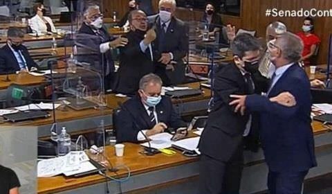Renan Calheiros e Jorginho Mello batem boca e trocam xingamentos na CPI; veja