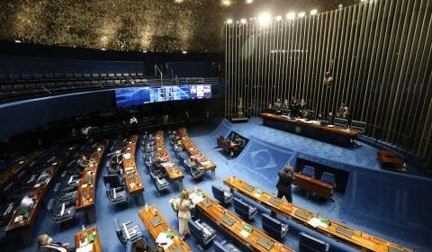 Senado aprova elegibilidade para políticos com contas irregulares