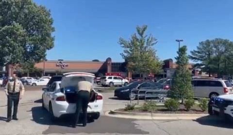 Homem mata uma pessoa e fere outras 12 em mercado nos EUA