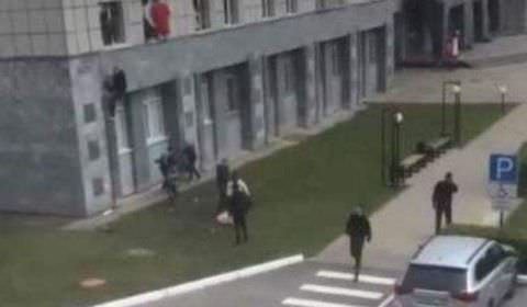 Urgente: tiroteio em universidade deixa pelo menos oito mortos