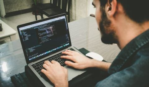 10 empregos em tecnologia com salários a partir de R$ 2.500 até mais de R$ 9.000