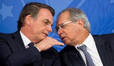 Bolsonaro diz à CNN que Paulo Guedes fica no governo