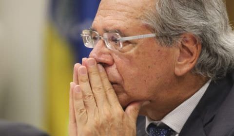 Comissão da Câmara convoca Guedes para explicar offshore