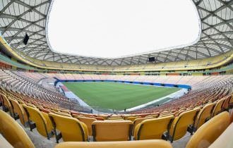 Gramado da Arena da Amazônia recebe ajustes finais para Brasil x Uruguai