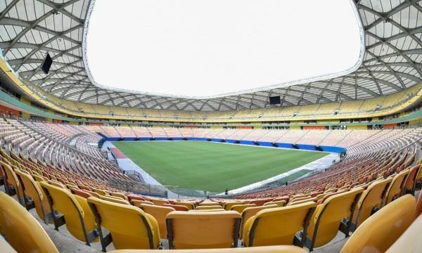 Gramado da Arena da Amazônia recebe ajustes finais para Brasil x Uruguai