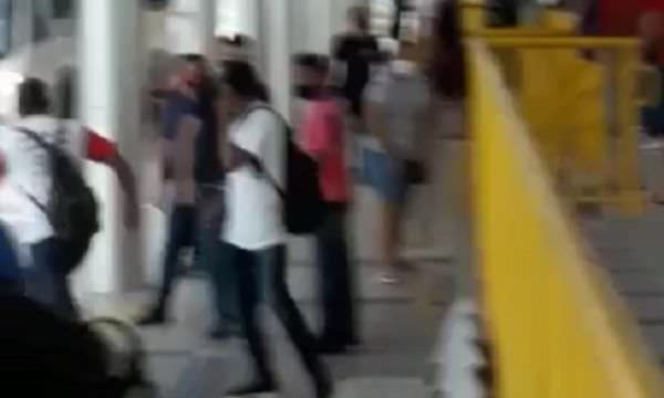 Homem sai na ‘porrada’ com amante da mulher dentro de terminal de Manaus