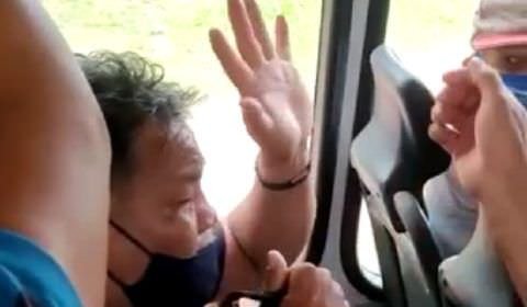 Homem é espancado dentro de ônibus em Manaus após passar mão em estudante