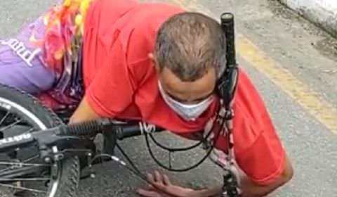 Homem fica com ferro de bicicleta dentro da cabeça após acidente (veja o vídeo)