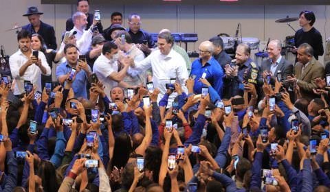 Ao lado de Wilson Lima, Bolsonaro participa da formatura de 404 policiais militares