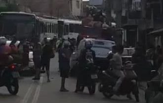 Trânsito fica parado em acidente no bairro Compensa em Manaus (Veja o vídeo)