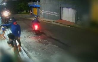 Câmera registra assalto em bar no bairro Alvorada em Manaus