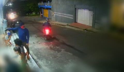 Câmera registra assalto em bar no bairro Alvorada em Manaus