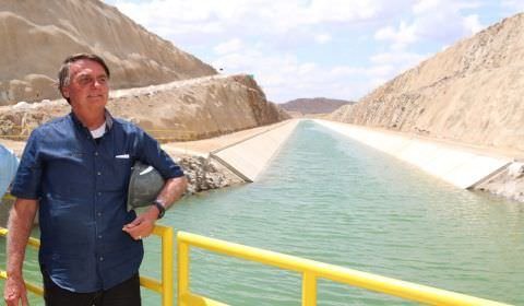 Presidente anuncia apoio para 750 mil caminhoneiros comprarem diesel