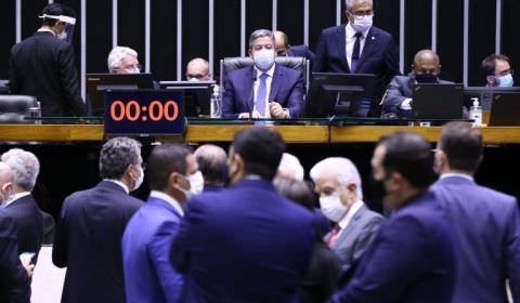 Câmara rejeita o texto-base da PEC que altera composição do CNMP